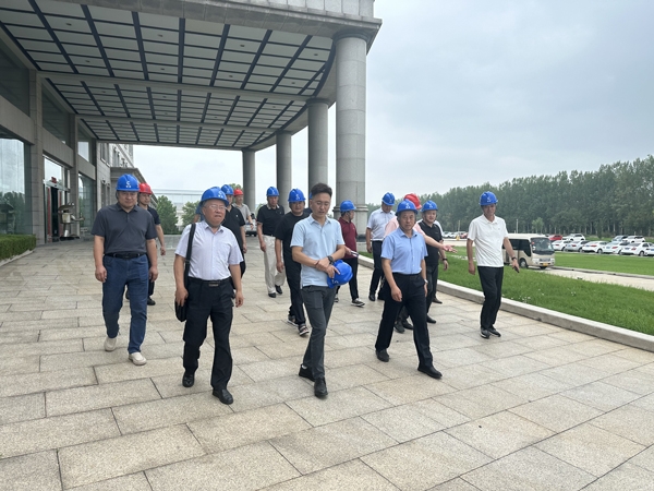 泰安同科液压陪同泰山机械商会领导及会员企业参观学习上市公司晋亿螺丝