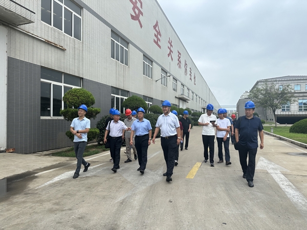 泰安同科液压陪同泰山机械商会领导及会员企业参观学习上市公司晋亿螺丝